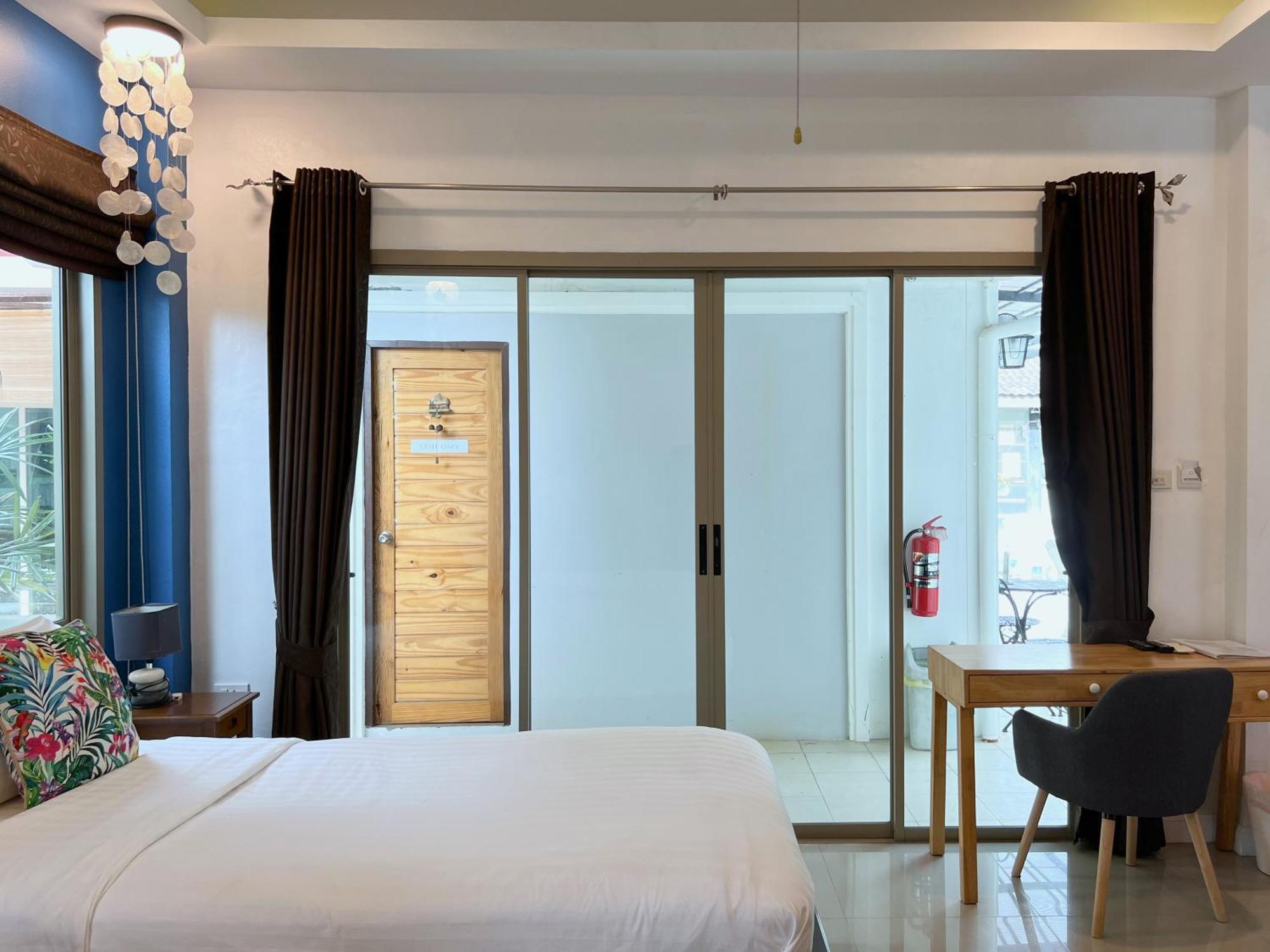 The Snug Airportel - Phuket Airport Nai Yang Beach Rum bild